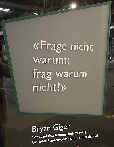 Kantonsschule am Burggraben - Strassers frommer Spruch zur frohen Woche