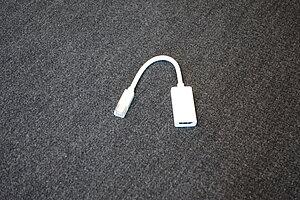 Kantonsschule am Burggraben - HDMI-Adapter:  HDMI-Kabel mit Mini Display-Anschluss 